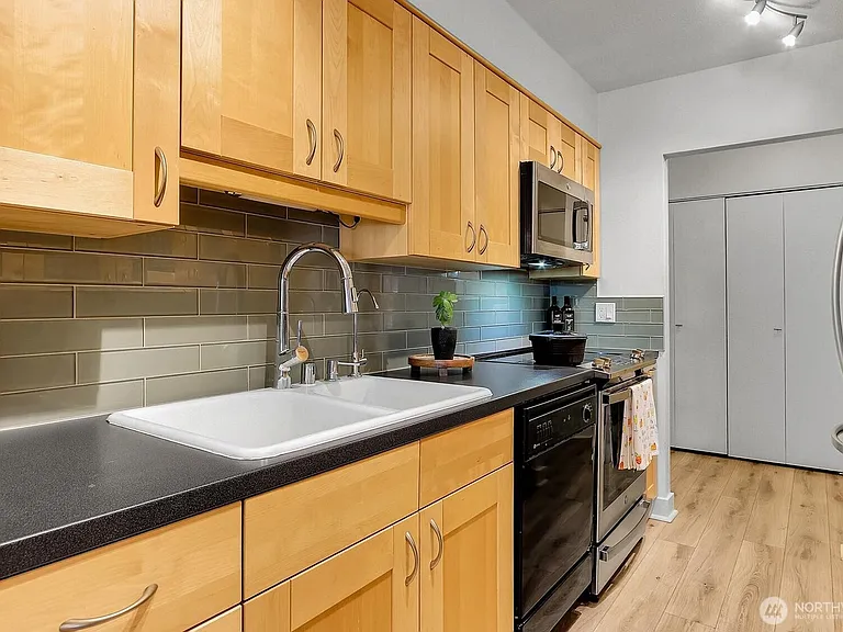 4540 8th Ave NE #202 — Photo 6