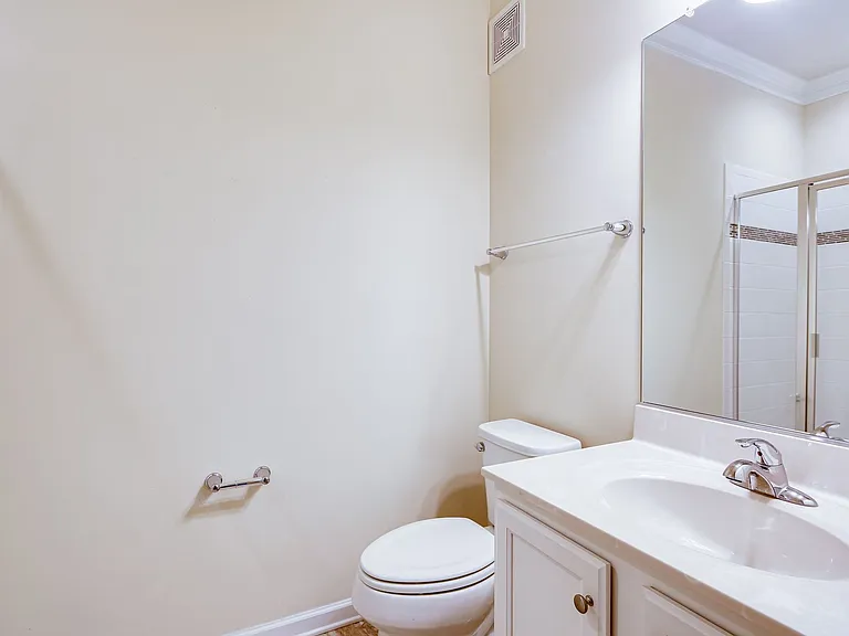 833 Jarrett Ln — Photo 5