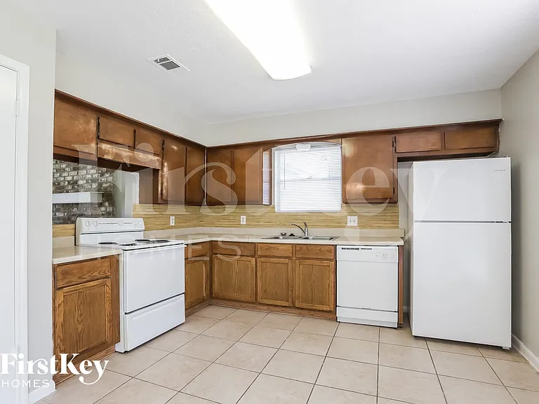 13361 Lake Breeze Ln — Photo 7