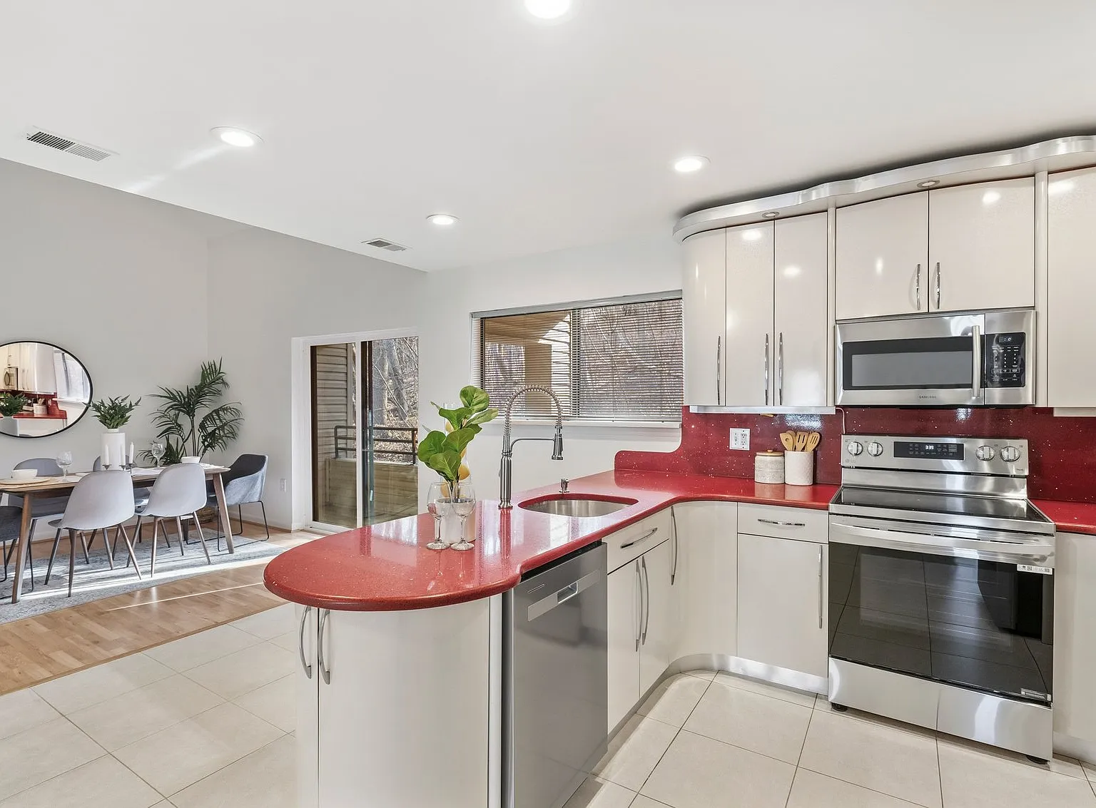 3 bed, 2.5 bath, 1896 sqft, $2,700 — Photo 4