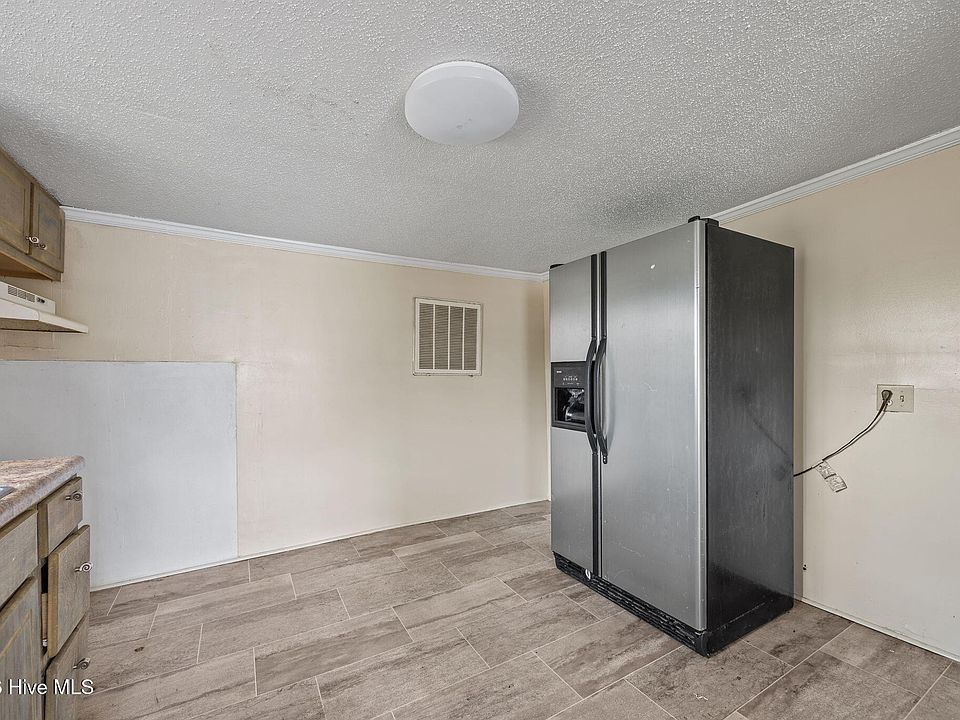10th image of 408 Boush Street