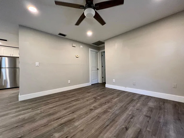 3223 Bloomingdale Villas Ct — Photo 4