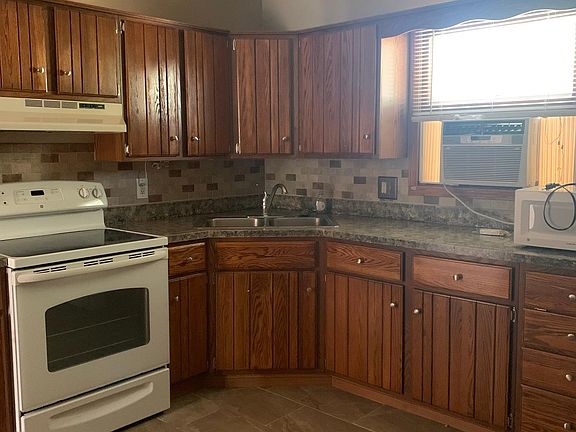 3rd image of 424 E Greenview Ave