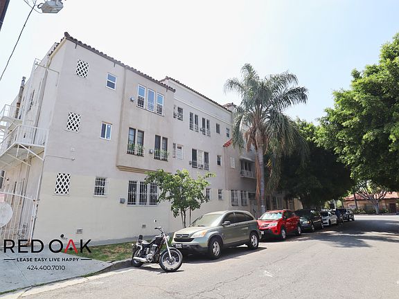 3rd image of 706 1/2 N Saint Andrews Pl #106