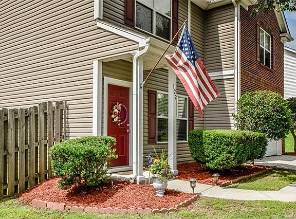 3rd image of 122 Flanders Dr