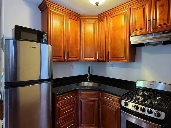 4th image of 350 E 67th St #11A