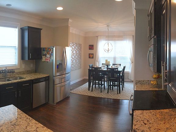5th image of 1020 Balmoral Dr