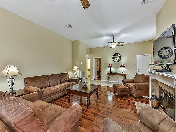3rd image of 1936 Prairie Creek Dr
