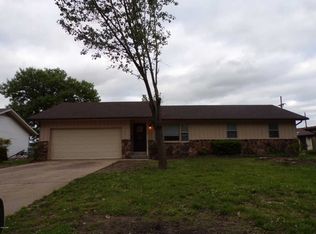 2142 Forest Dr, Carthage, MO 64836