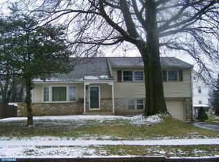 260 Woodlawn Dr, Lansdale, PA