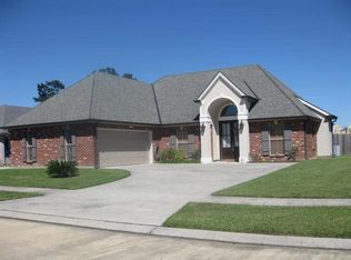 2 Coventry Cir, Houma, LA 70364