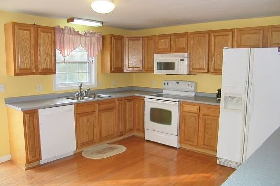 OPEN SPACIOUS KITCHEN