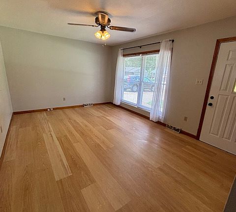 3rd image of 1019 Pierce Dr