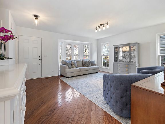 3rd image of 6151 Golfview Dr