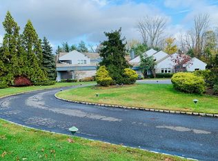 7 Summerwind Dr, Glen Head, NY 11545