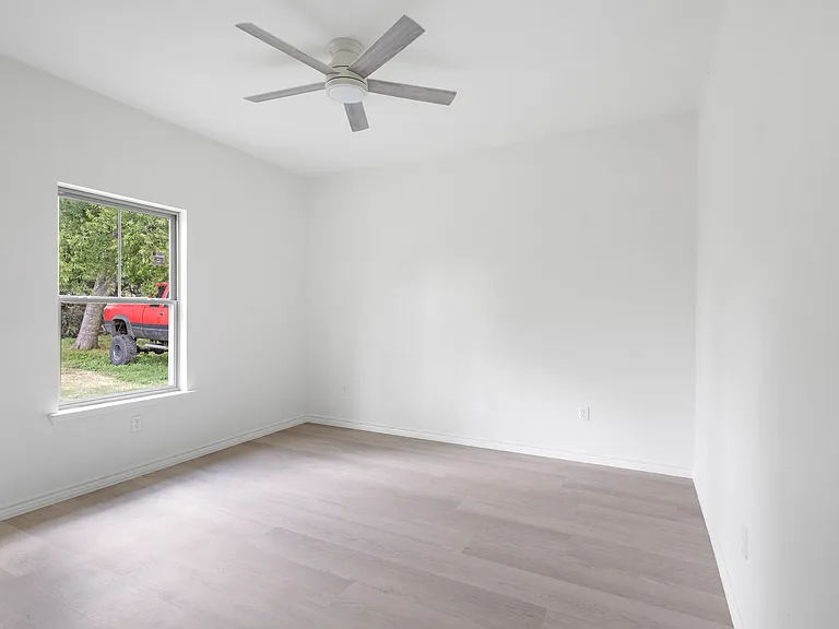 223 Florencia Ave — Photo 11