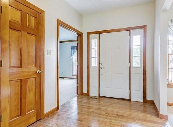 3rd image of 16824 Sunset Circle Dr