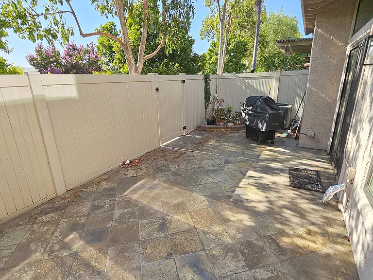 18219 Hampton Ct — Photo 13