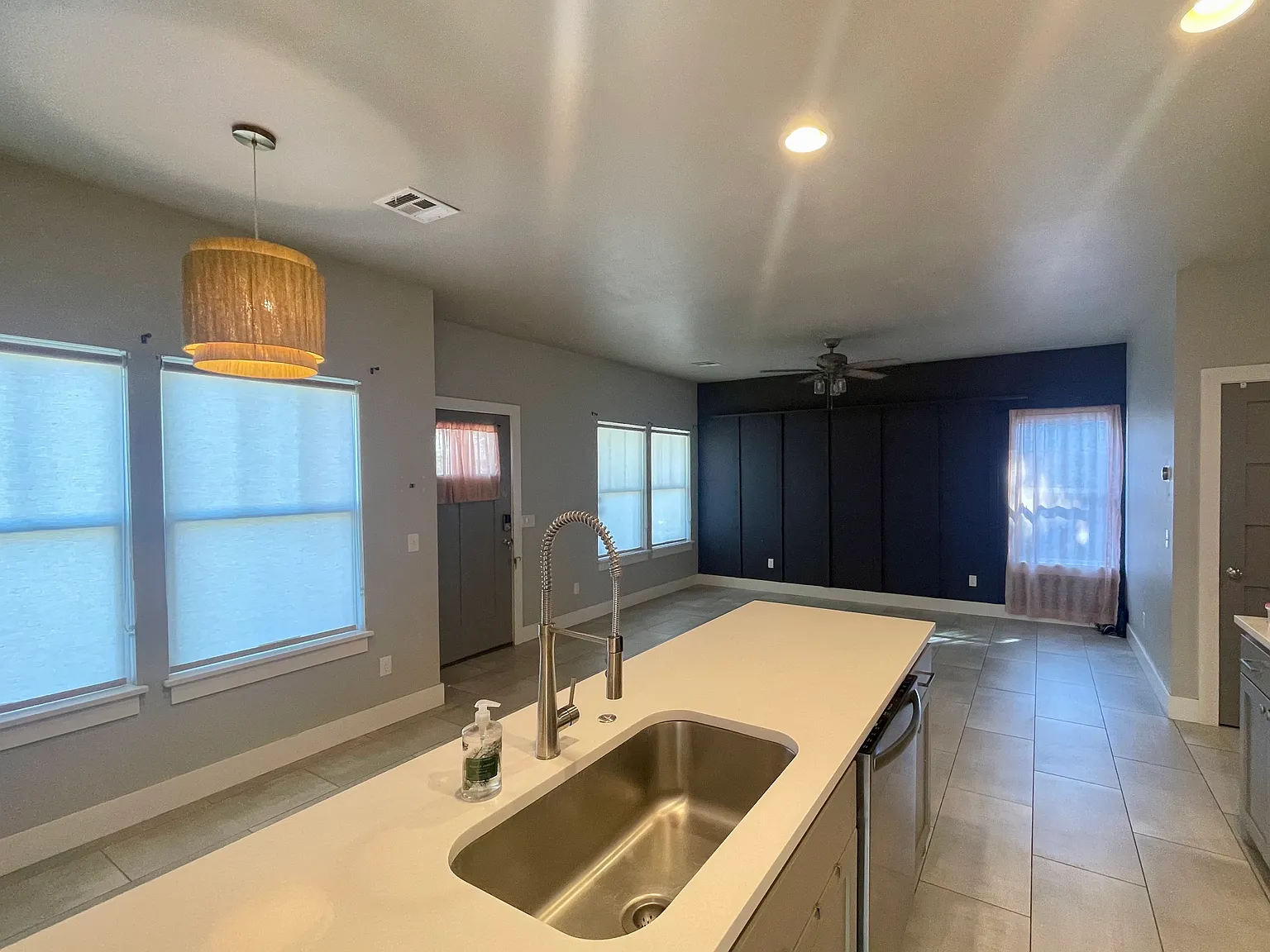 2 bed, 1008 sqft, $2,000 — Photo 4