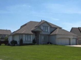 132 SE Chelsea Ct, Lees Summit, MO 64063