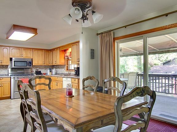 3rd image of 420 Oak Manor Dr