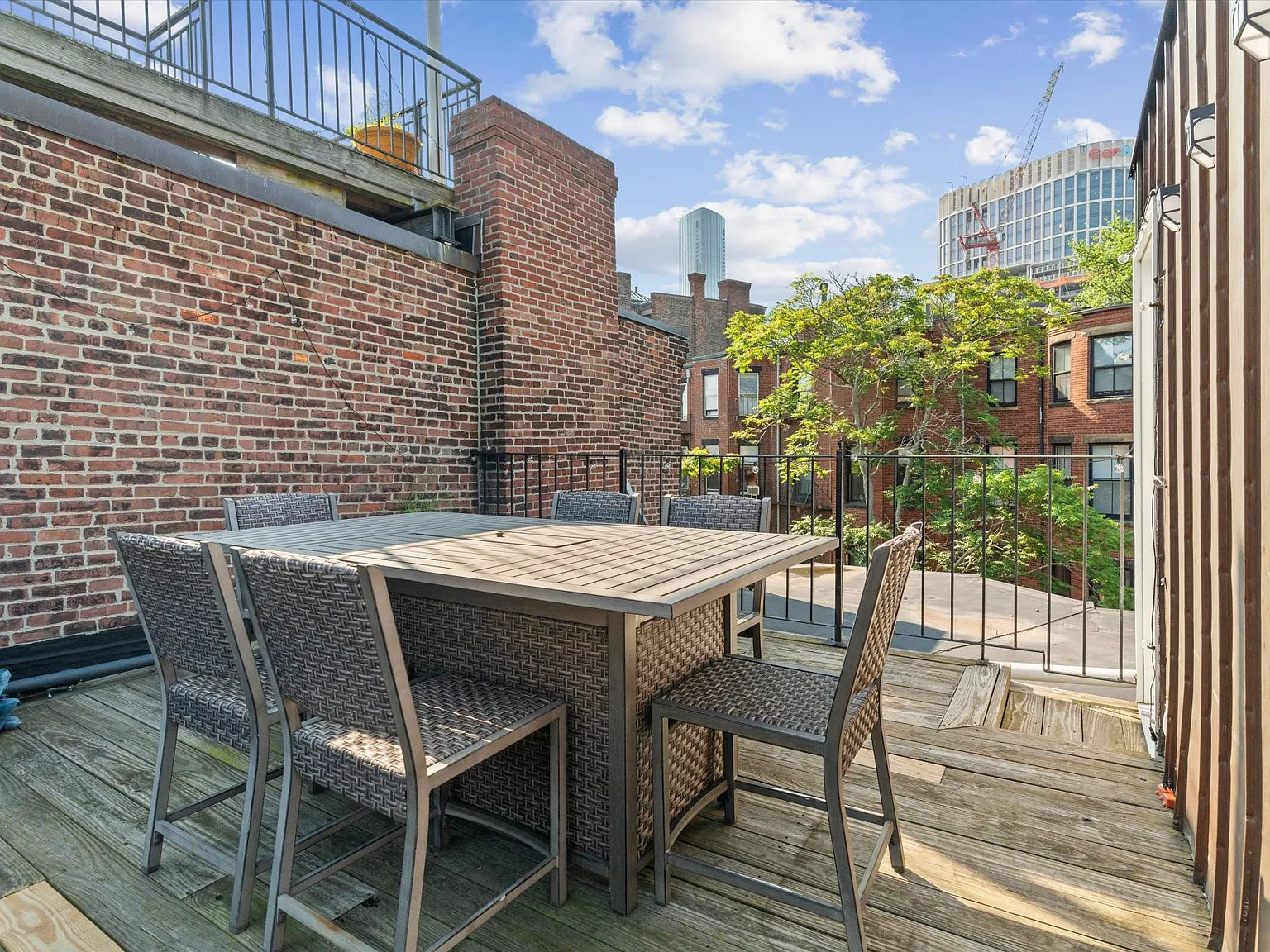 2 bed, 975 sqft, $5,200 — Photo 3
