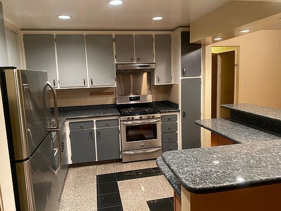 3rd image of 1387 Skyline Dr #House