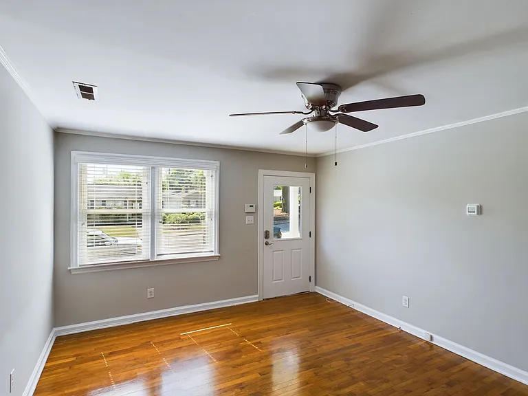 2363 Bernard St — Photo 9