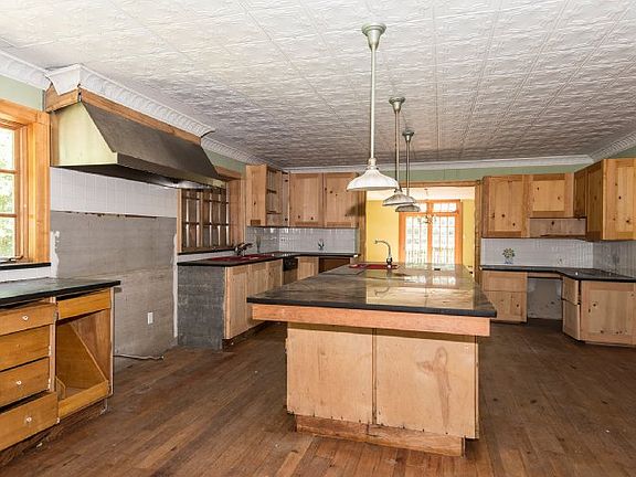 5th image of 8 Tower Hill Ave