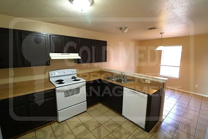 2806 Cantabrian Dr — Photo 3