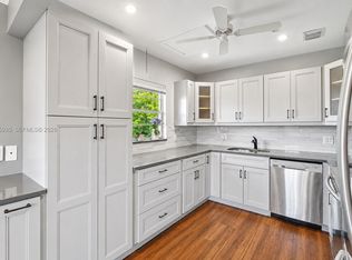 13475 SW 9th St APT 401A, Pembroke Pines, FL 33027
