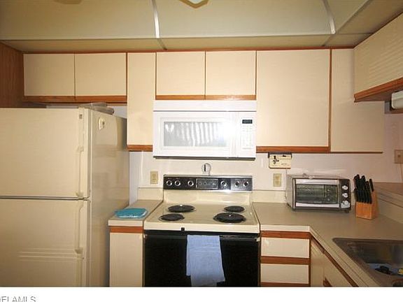 4th image of 5741 Foxlake Dr APT 2