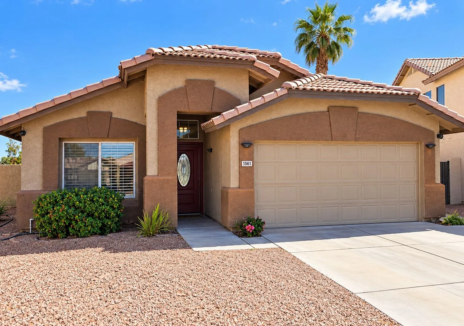 Beautiful 3-Bedroom Home with Pool in The Provinces Chandler! — Photo 1