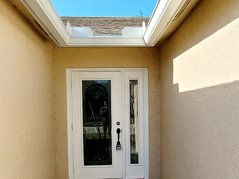 1328 Waterway Cove Dr — Photo 2