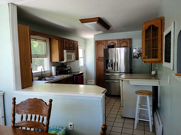 5th image of 5 Hillcrest Ter