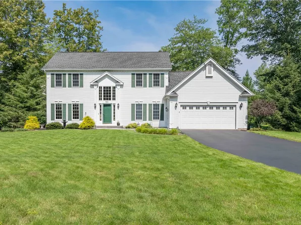 941 Allegro Dr, Webster, NY 14580