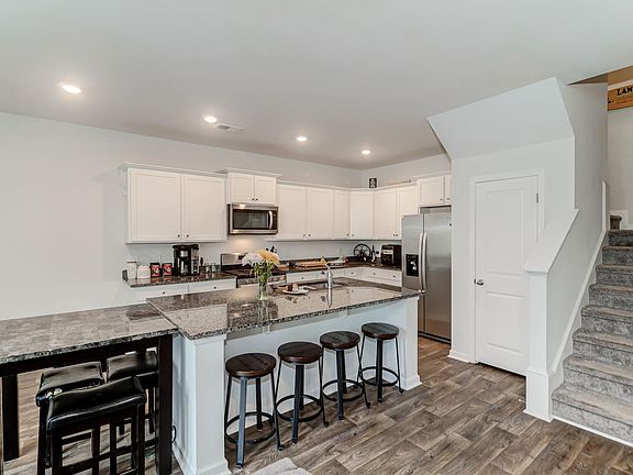 4th image of 2654 Alamanda Dr