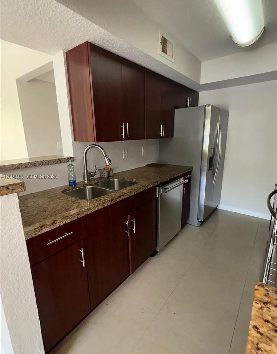 Biscayne Beach Club Condo — Photo 4