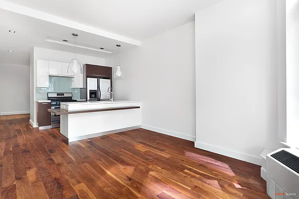 Sold by Modern Spaces | media 11