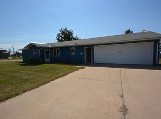 201 Madrid St, Elsie, NE 69134