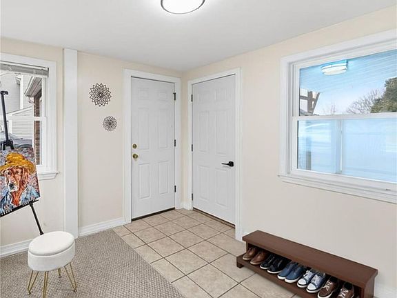 2nd image of 461 River Rd