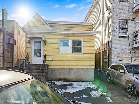 2nd image of 389 Virginia Ave