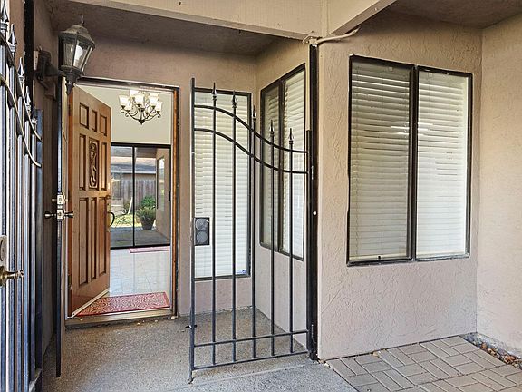 2nd image of 1814 Venetian Dr