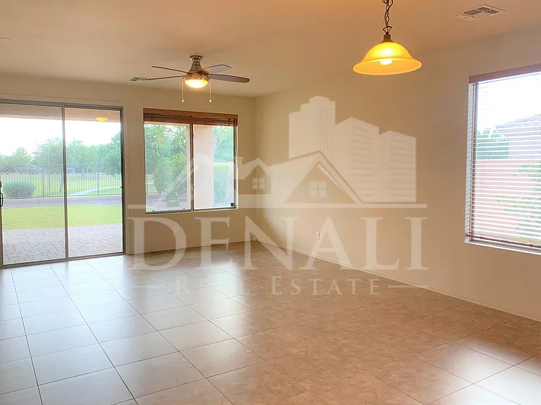 3836 S Whitman Ave — Photo 4