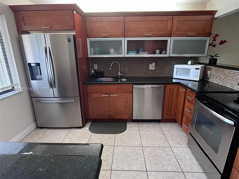 197 Lakeview Dr #105 — Photo 2