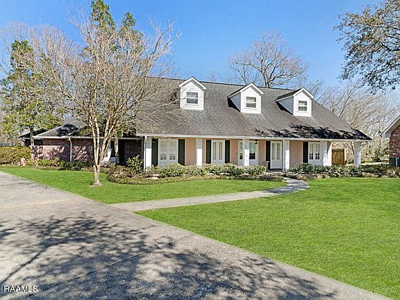 2nd image of 2301 Sandalwood Dr