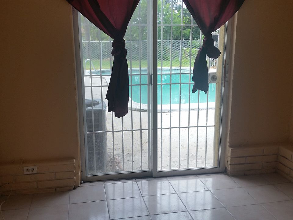 2nd image of 1485 NE 139th St