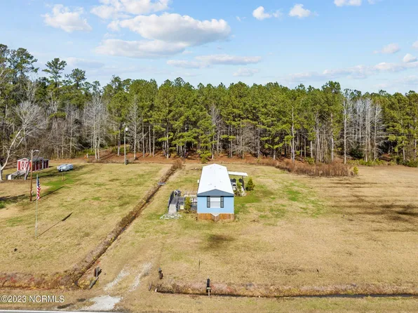 2391 Stag Park Rd, Burgaw, NC 28425