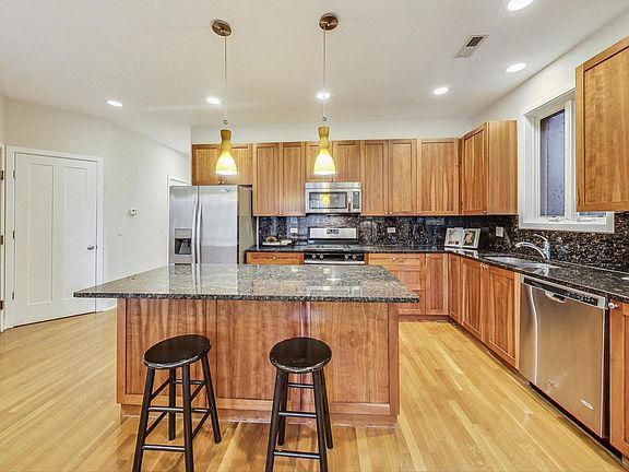 3rd image of 1134 N California Ave #202