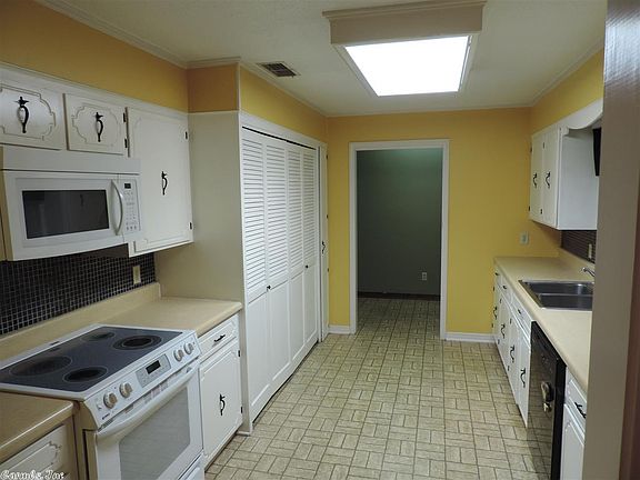 5th image of 137 Chatham Ln